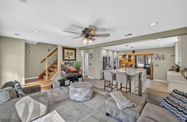 66 Redwood Ave, Wayne Twp., NJ 07470