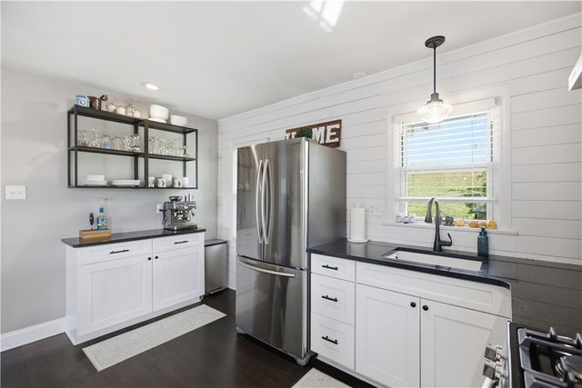 1784 Woodside Dr., Economy, PA 15003