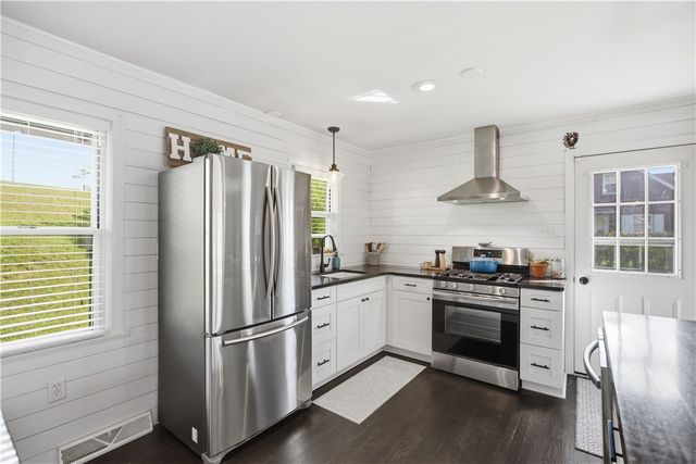 1784 Woodside Dr., Economy, PA 15003