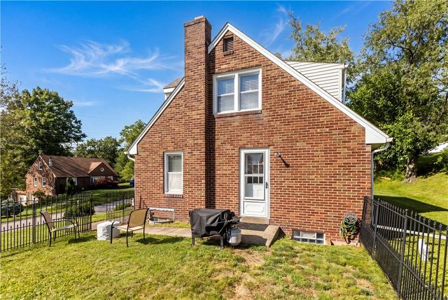 1784 Woodside Dr., Economy, PA 15003