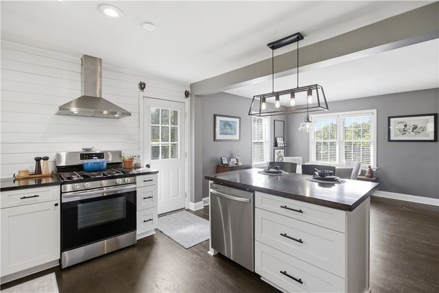 1784 Woodside Dr., Economy, PA 15003