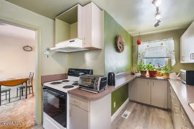 645 Stanford Way, Sparks, NV 89431