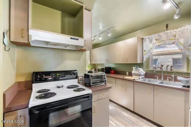 645 Stanford Way, Sparks, NV 89431