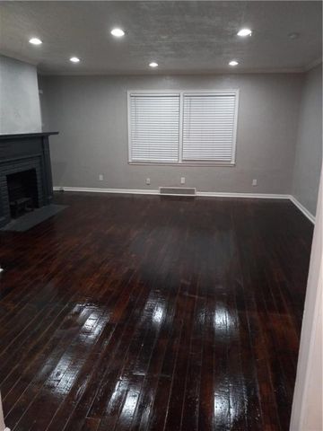 7736 Paseo Boulevard, Kansas City, MO 64131