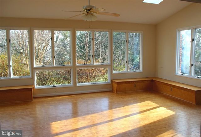 1049 BALLS HILL RD, Mclean, VA 22101