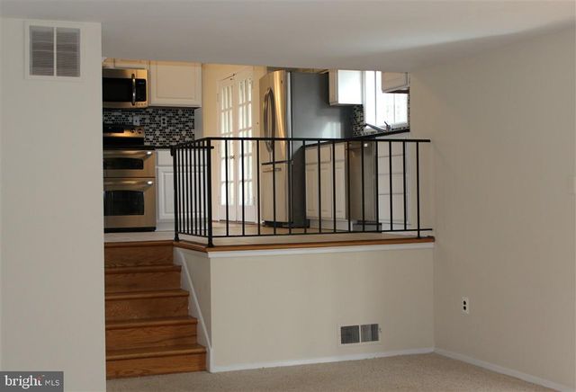1049 BALLS HILL RD, Mclean, VA 22101