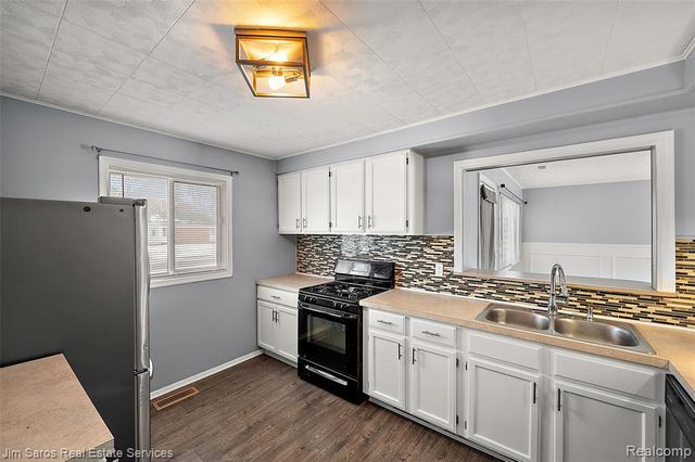 11216 Unity Drive, Warren, MI 48089