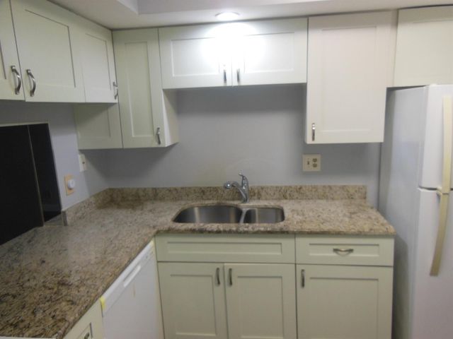 105 Lake Helen Drive, West Palm Beach, FL 33411
