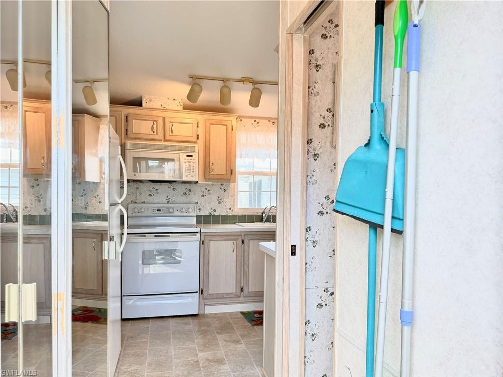 2 Jade DR 2J, NAPLES, FL 34114 — photo 2