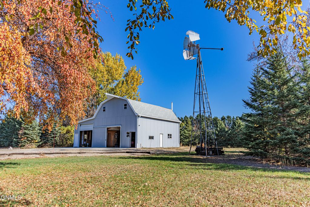 511 64th Avenue NW, Bismarck, ND 58503 photo 2