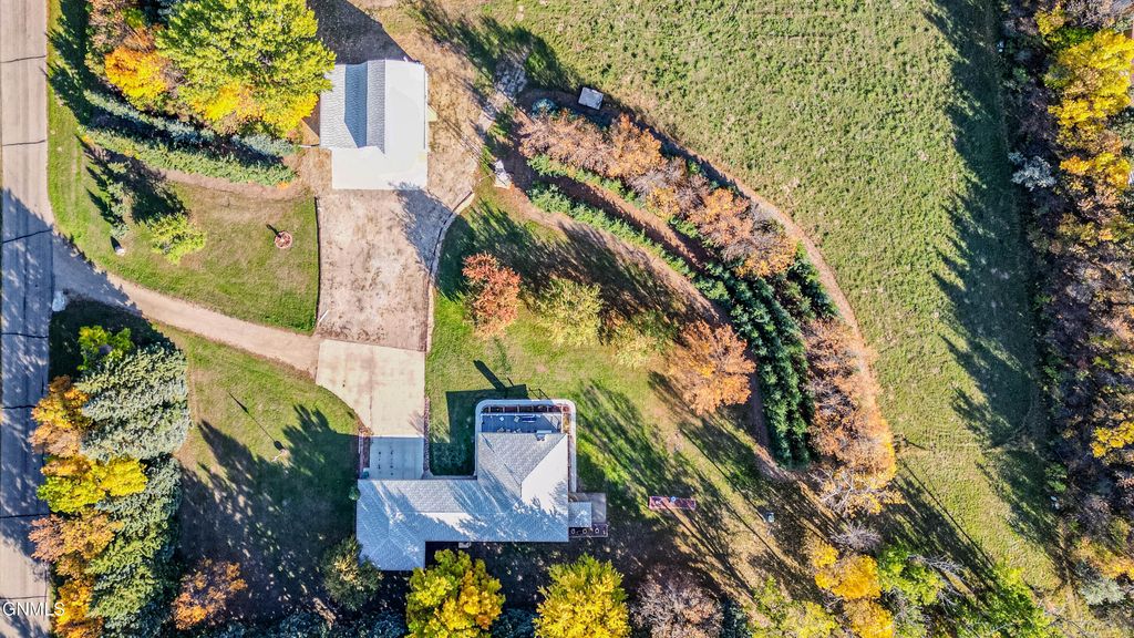 511 64th Avenue NW, Bismarck, ND 58503 photo 4