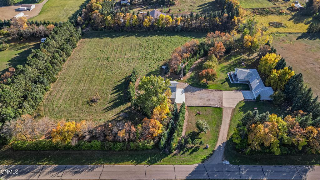 511 64th Avenue NW, Bismarck, ND 58503 photo 5