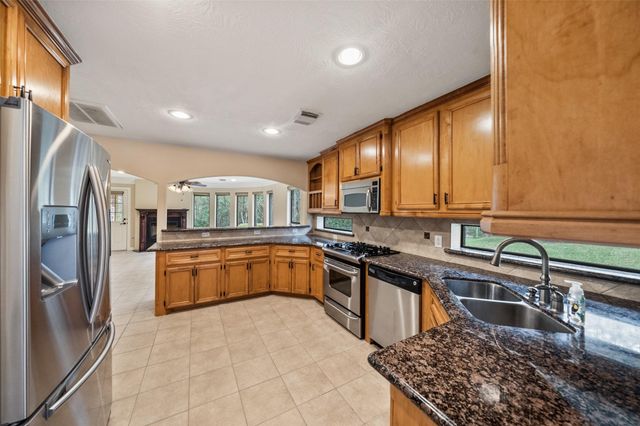 901 Longmire Road 28, Conroe, TX 77304