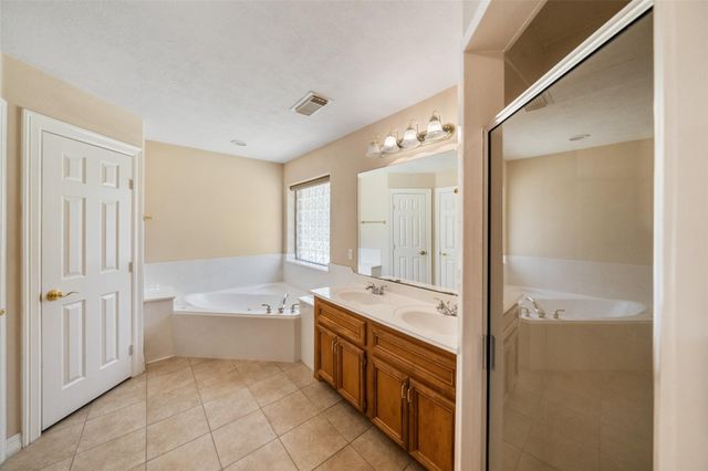 901 Longmire Road 28, Conroe, TX 77304