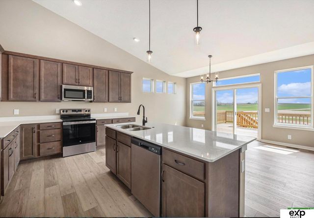 6851 Stony Point Drive, Papillion, NE 68133