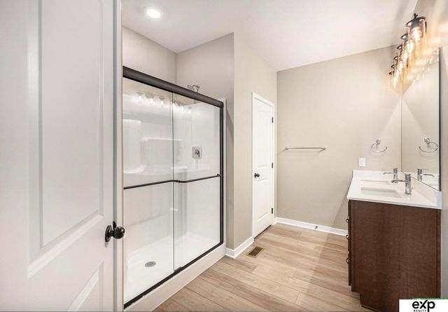 6851 Stony Point Drive, Papillion, NE 68133