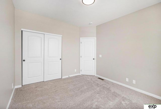 6851 Stony Point Drive, Papillion, NE 68133