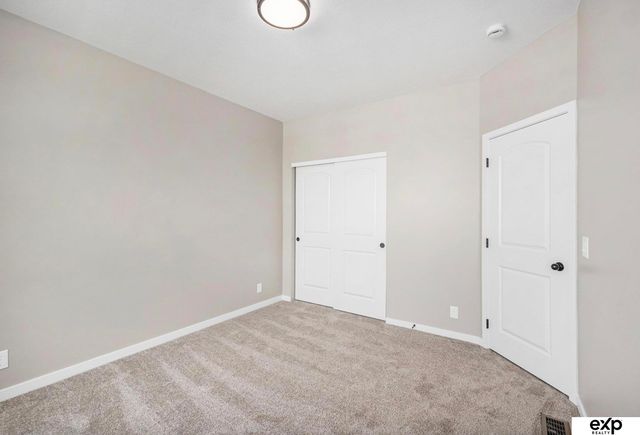 6851 Stony Point Drive, Papillion, NE 68133