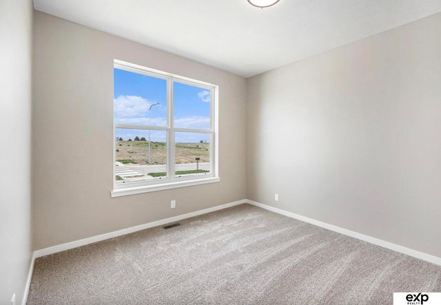 6851 Stony Point Drive, Papillion, NE 68133