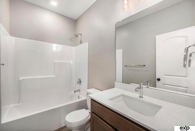 6851 Stony Point Drive, Papillion, NE 68133