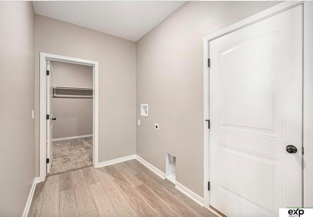 6851 Stony Point Drive, Papillion, NE 68133