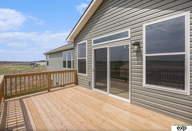 6851 Stony Point Drive, Papillion, NE 68133