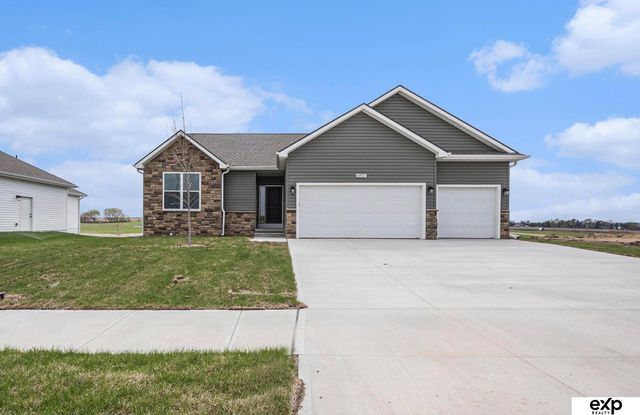 6851 Stony Point Drive, Papillion, NE 68133