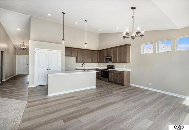 6851 Stony Point Drive, Papillion, NE 68133