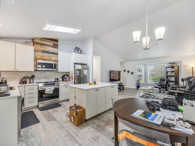 320 SOUTH St, Astoria, OR 97103