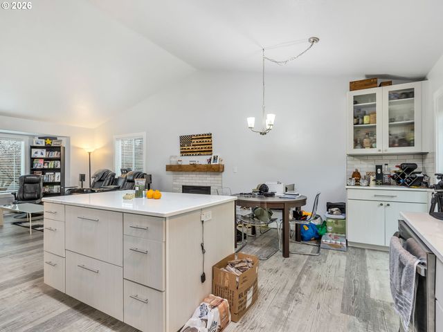 320 SOUTH St, Astoria, OR 97103