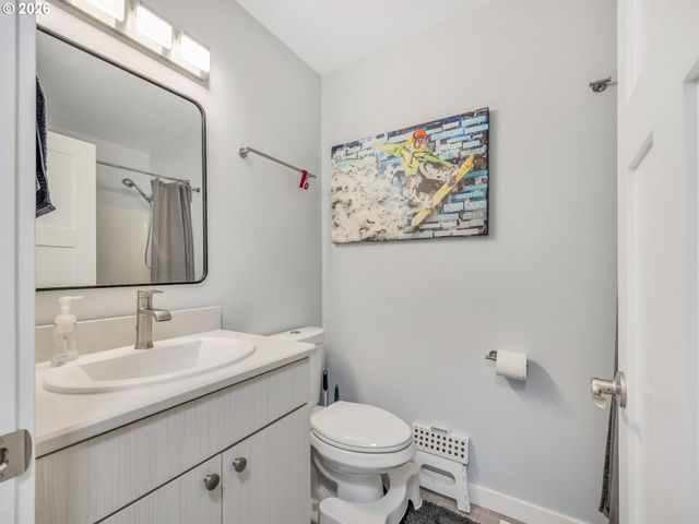 320 SOUTH St, Astoria, OR 97103