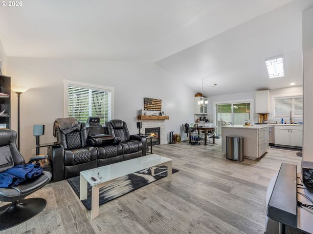 320 SOUTH St, Astoria, OR 97103