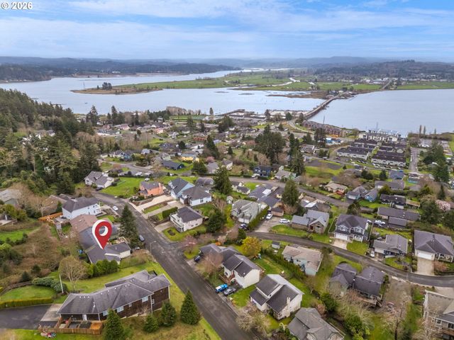 320 SOUTH St, Astoria, OR 97103