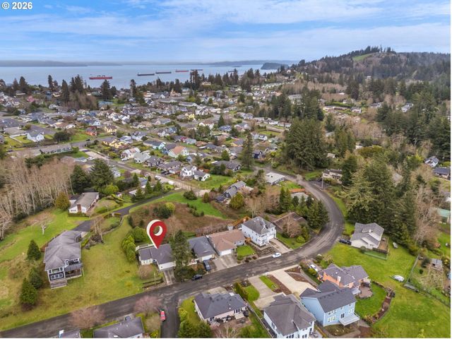 320 SOUTH St, Astoria, OR 97103