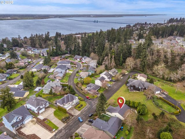 320 SOUTH St, Astoria, OR 97103