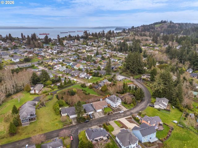 320 SOUTH St, Astoria, OR 97103