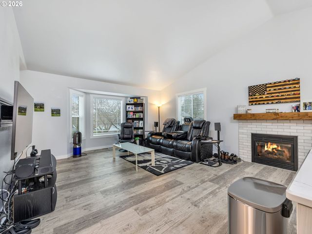 320 SOUTH St, Astoria, OR 97103