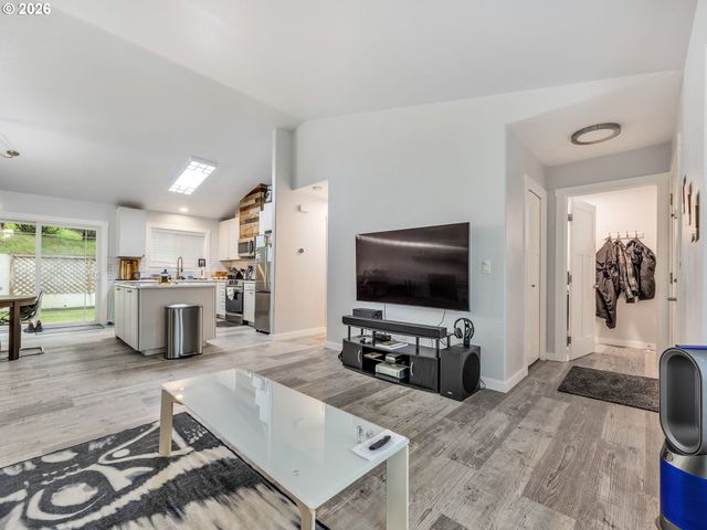 320 SOUTH St, Astoria, OR 97103