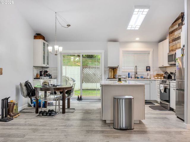 320 SOUTH St, Astoria, OR 97103