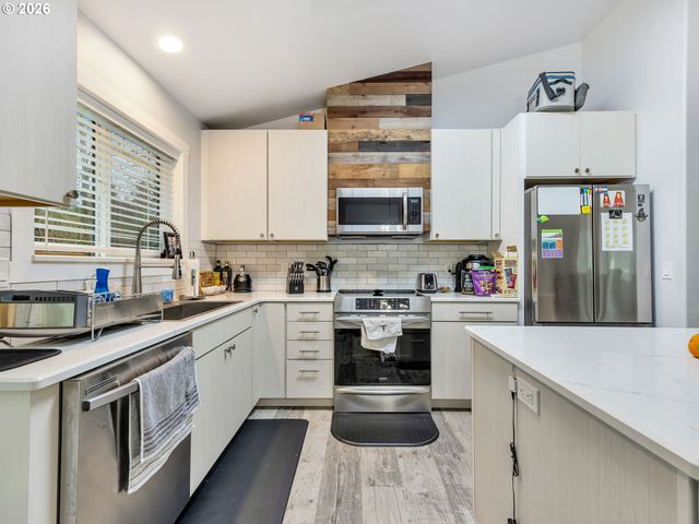 320 SOUTH St, Astoria, OR 97103