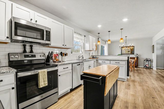 375 N Tannenbaum Trail NE, Cedar Springs, MI 49319