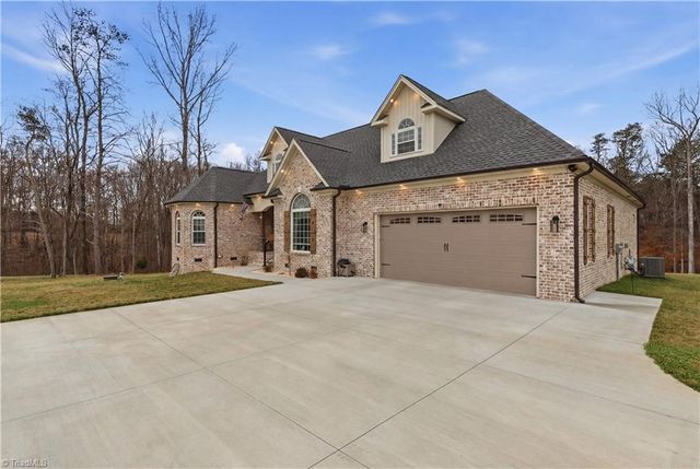 163 Meeting House Lane, Advance, NC 27006