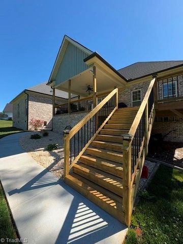 163 Meeting House Lane, Advance, NC 27006