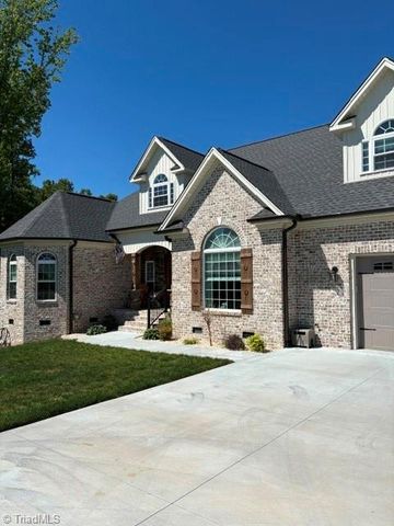 163 Meeting House Lane, Advance, NC 27006