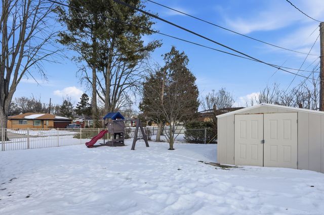 31467 Wellston Drive, Warren, MI 48093