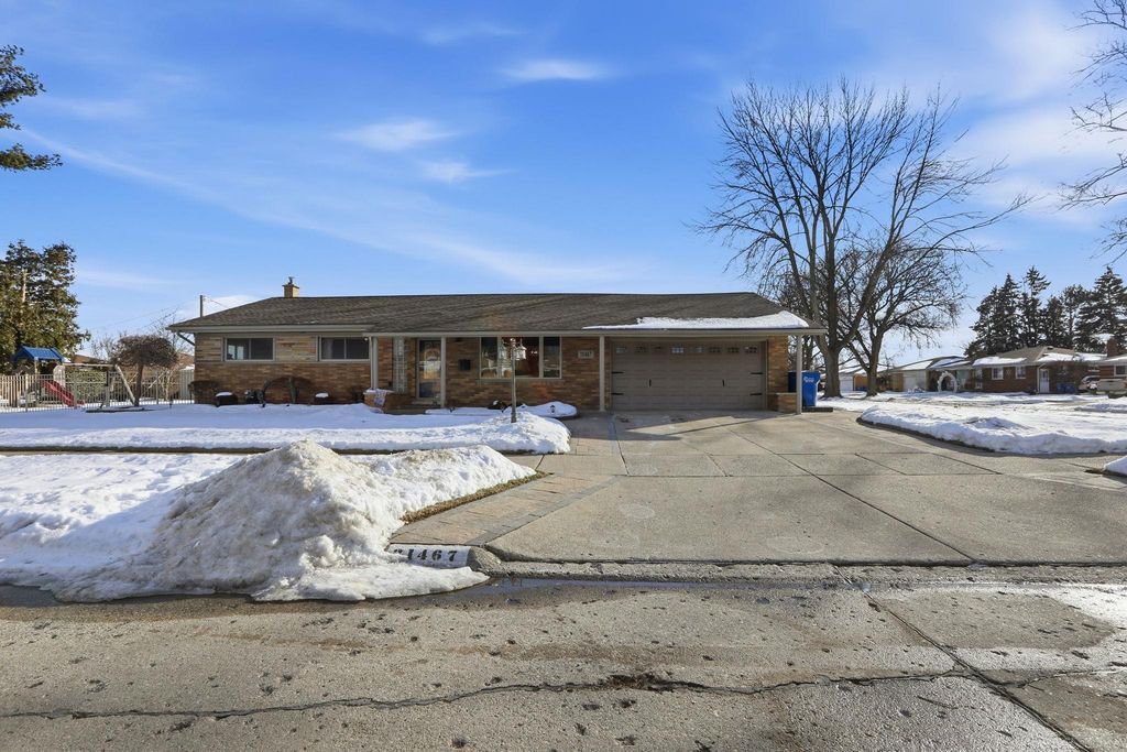 31467 Wellston Drive, Warren, MI 48093