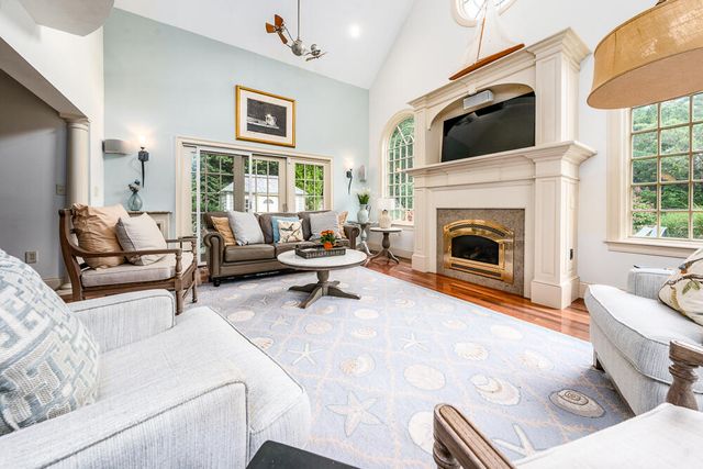 5 Pine Street, Sandwich, MA 02563