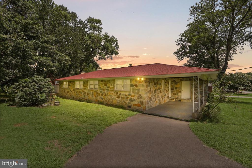 801 CULPEPER ST, Fredericksburg, VA 22405