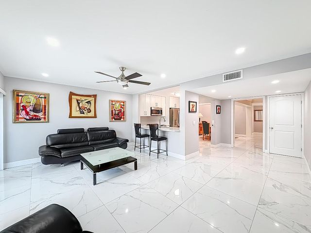 129 Lehane Terrace 137, North Palm Beach, FL 33408