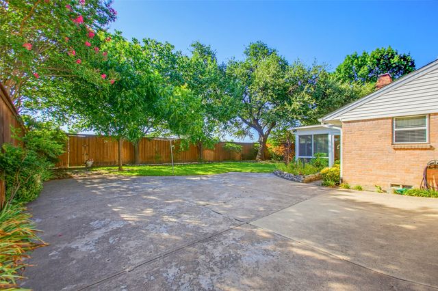 200 N Weatherred Drive, Richardson, TX 75080